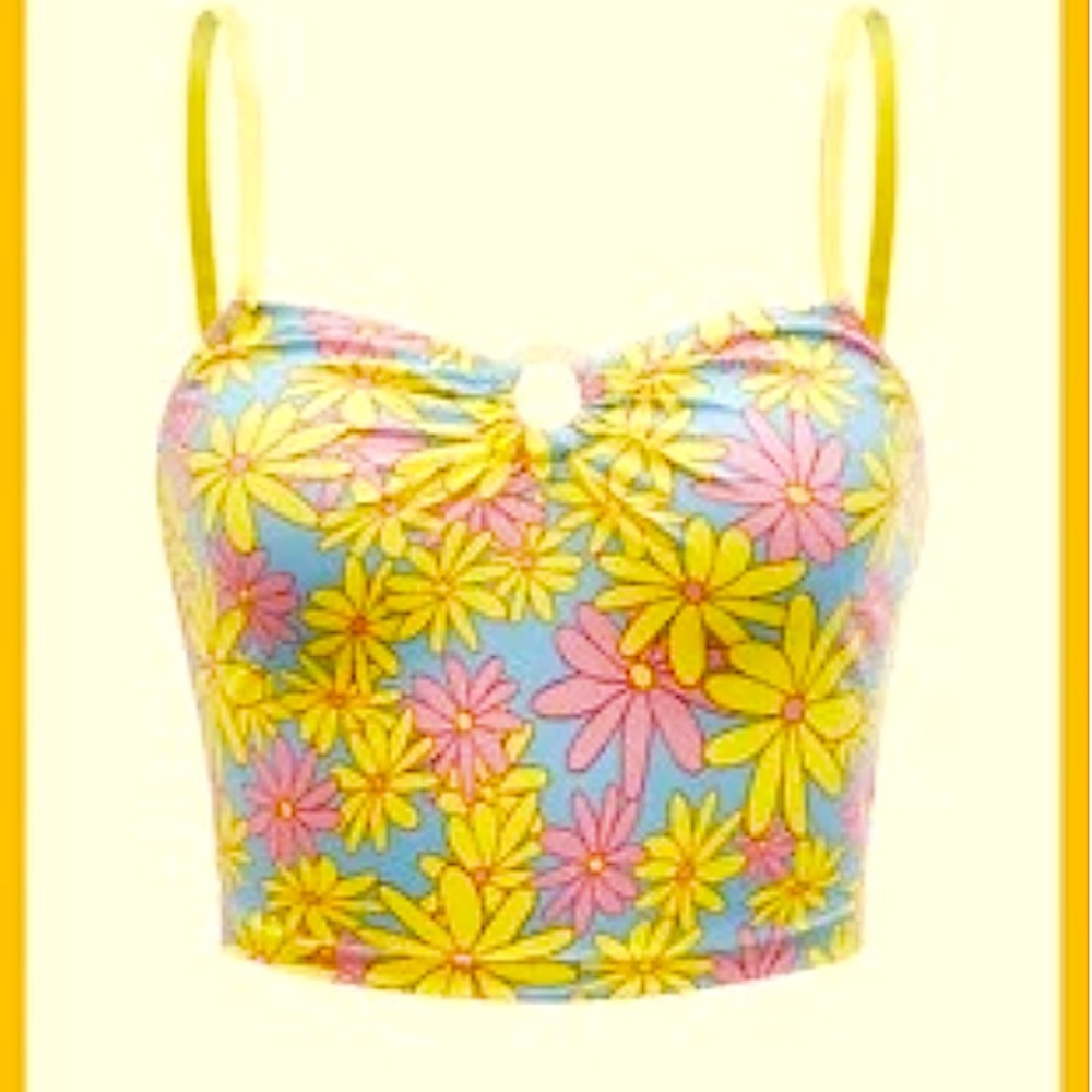 O-ring center. Detailed floral cami top